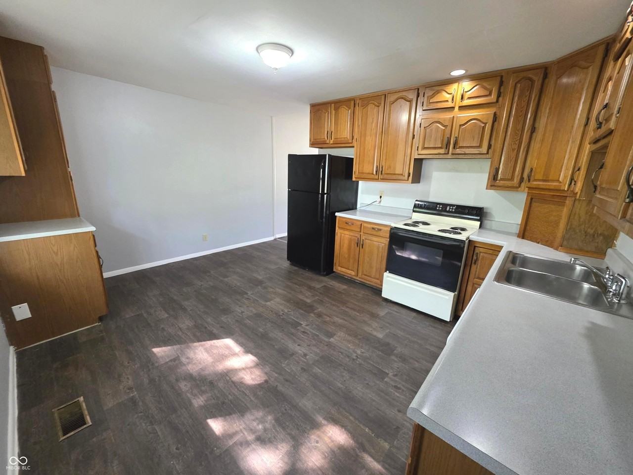 2835 N Boehning St - Photo 5 of 19