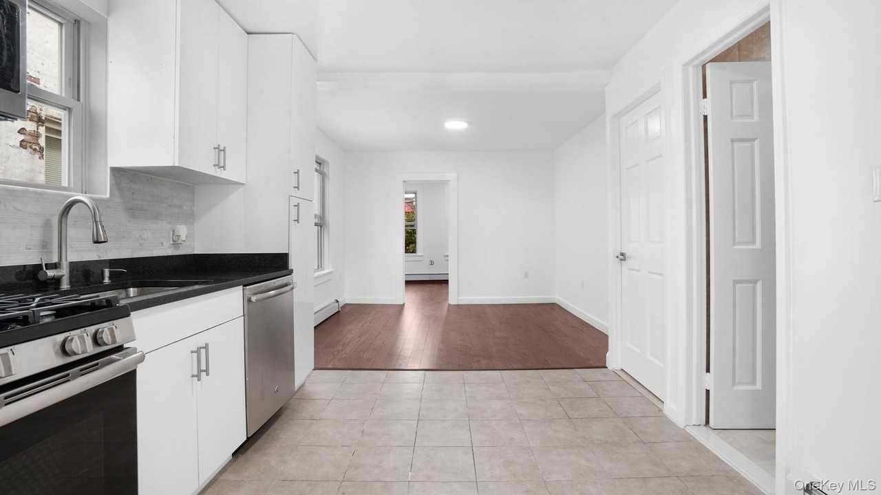 5722 63rd St - Photo 4 of 12