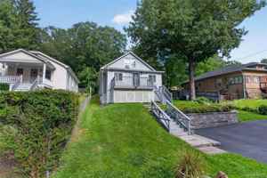 featured image of 34 Winona Ave #1stFL