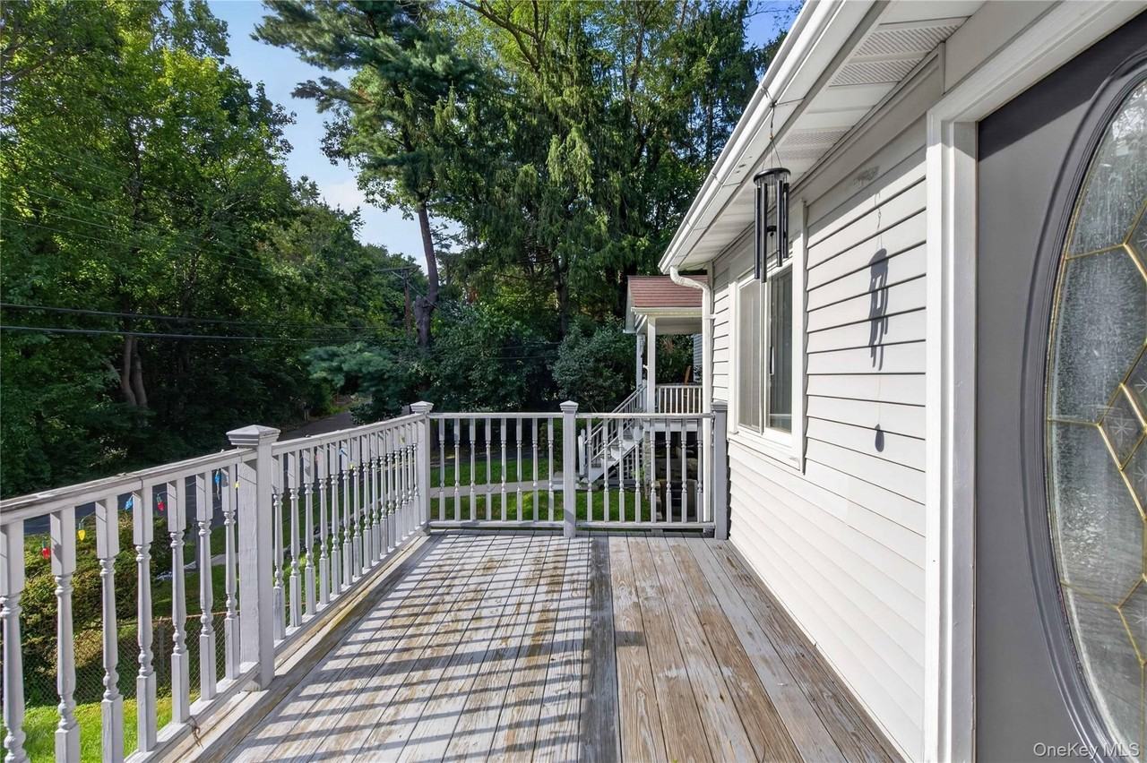 34 Winona Ave #1stFL - Photo 5 of 32