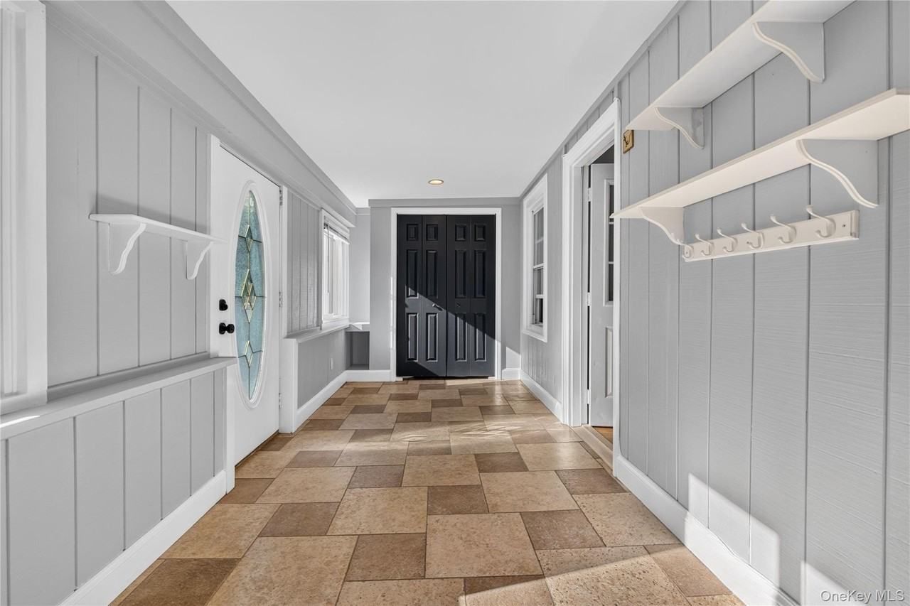 34 Winona Ave #1stFL - Photo 6 of 32