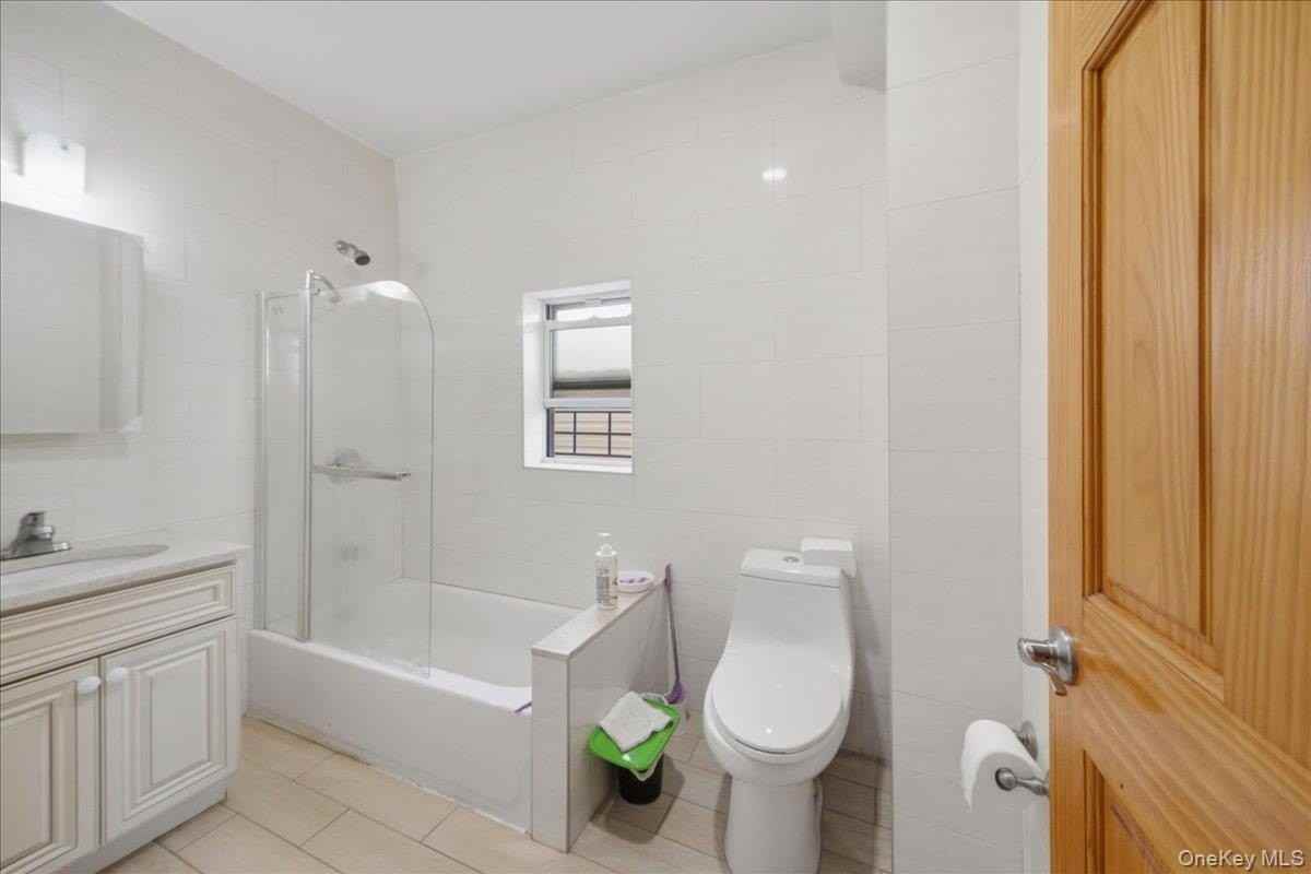 1850 Unionport Rd - Photo 5 of 13