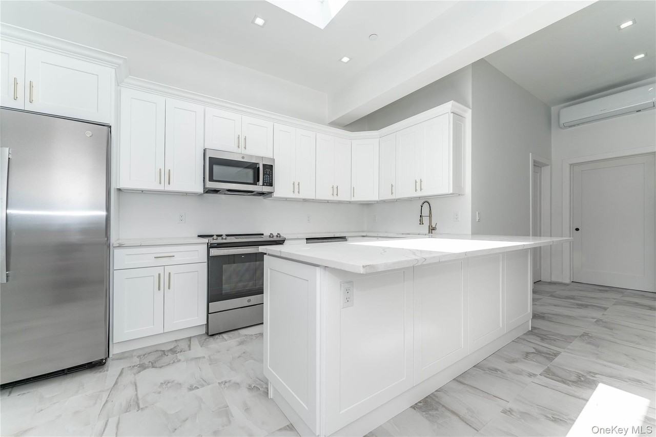 138 E Park Ave #2 - Photo 2 of 10