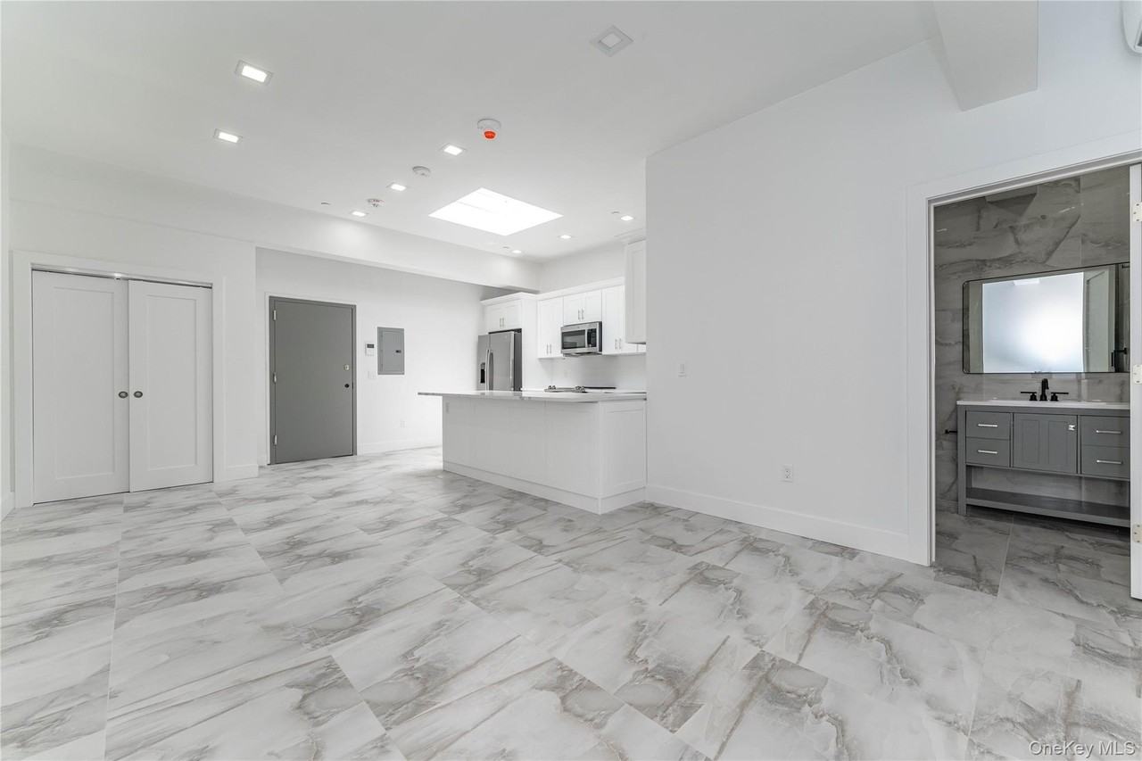 138 E Park Ave #2 - Photo 3 of 10