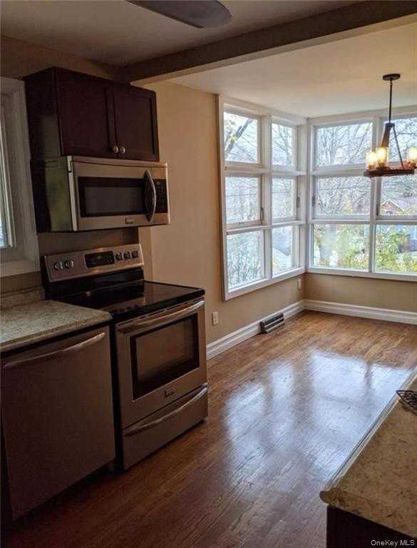 3180 Lincoln Dr - Photo 3 of 13