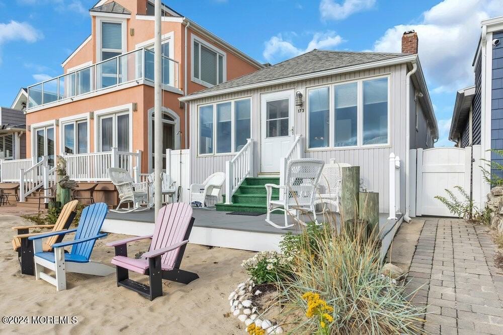 173 Beachfront - Photo 2 of 31
