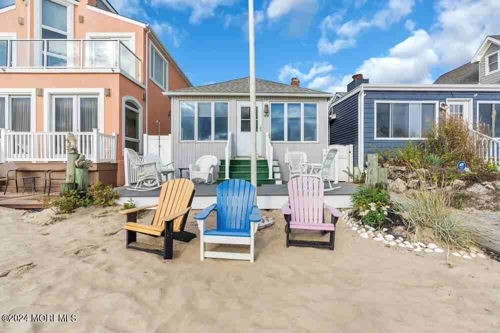 173 Beachfront - Photo 3 of 31