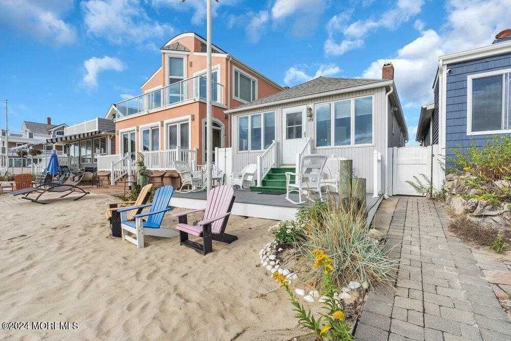 173 Beachfront - Photo 4 of 31