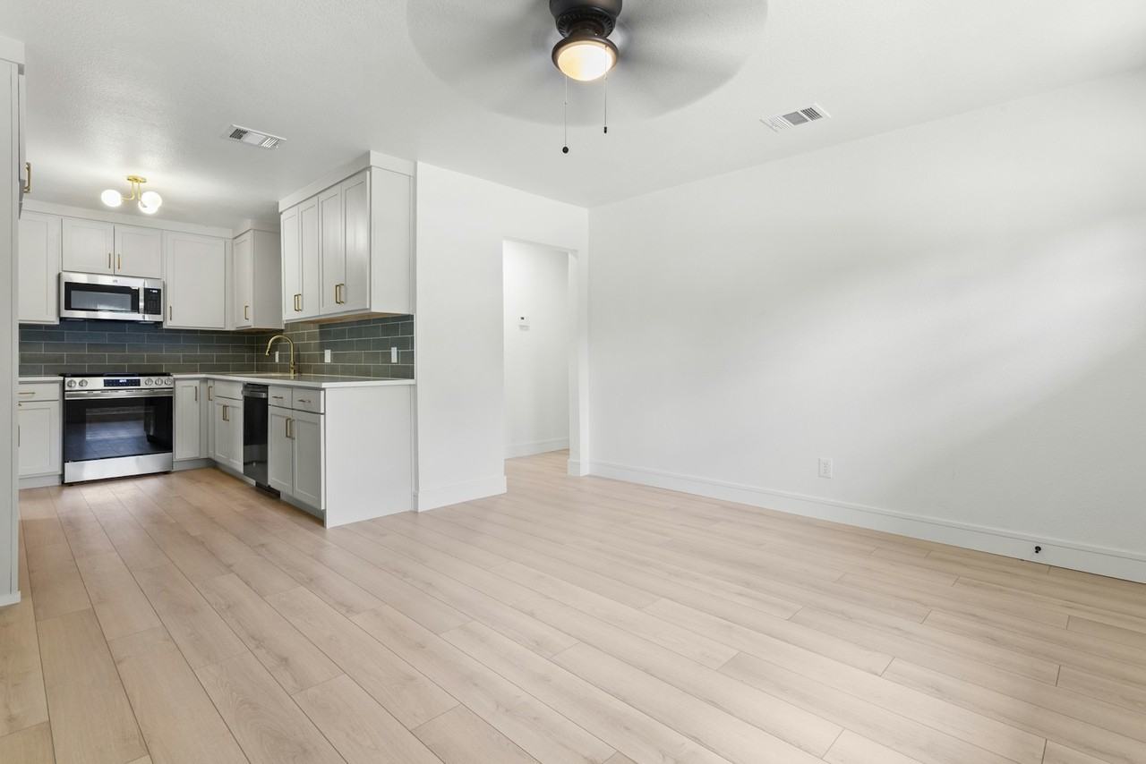 4224 Alamo Avenue - Photo 2 of 19