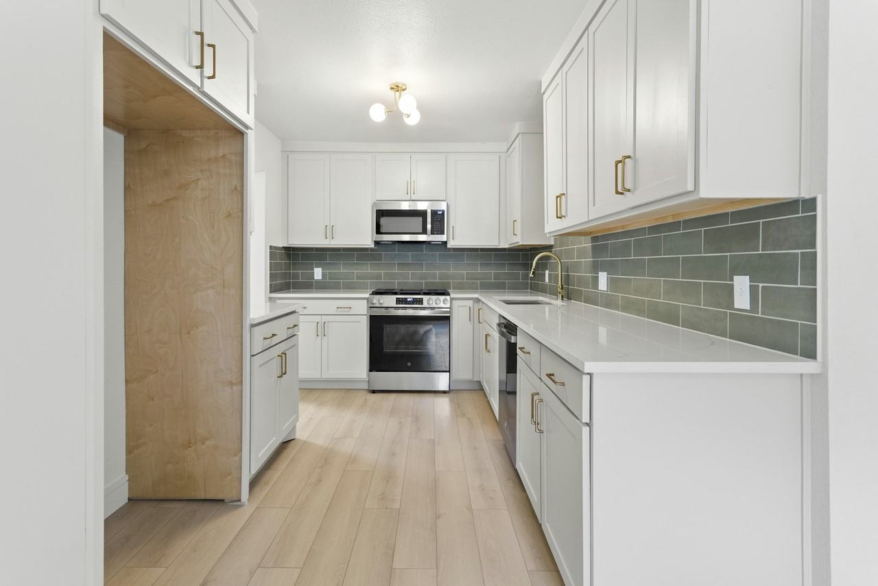 4224 Alamo Avenue - Photo 3 of 19
