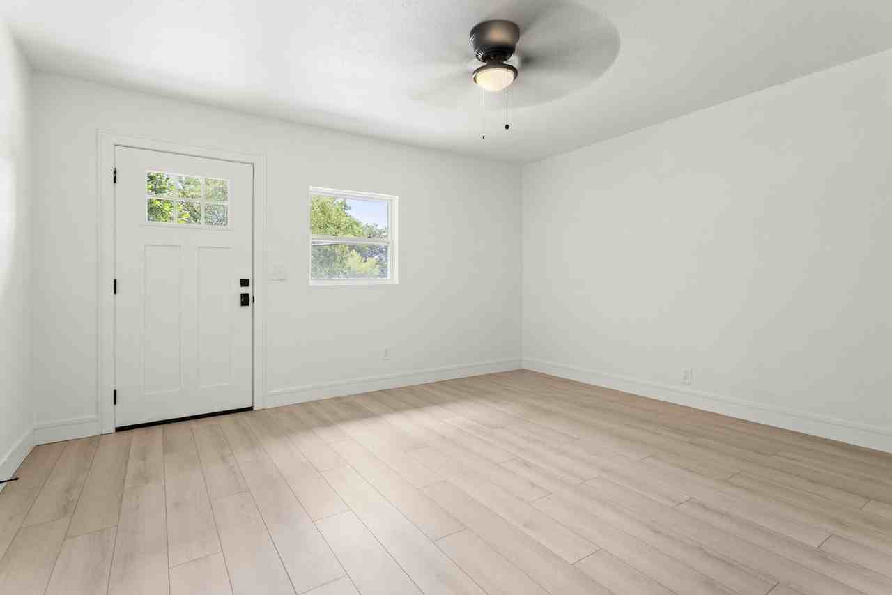 4224 Alamo Avenue - Photo 5 of 19