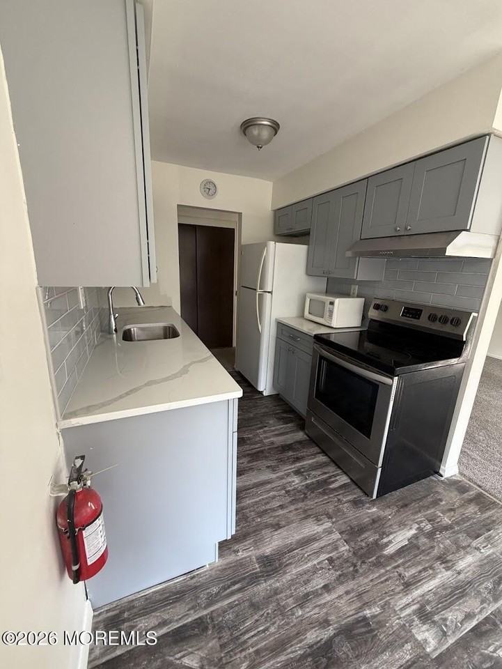 80 Manchester Ct #E - Photo 6 of 19