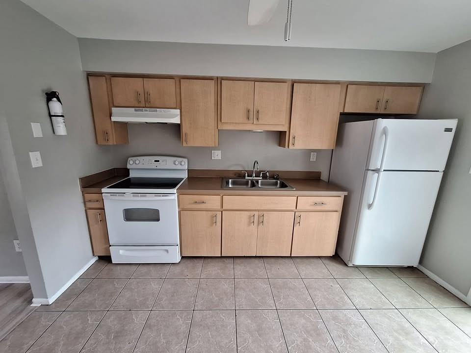 919 East Orange Street, Unit APT E - Photo 3 of 20
