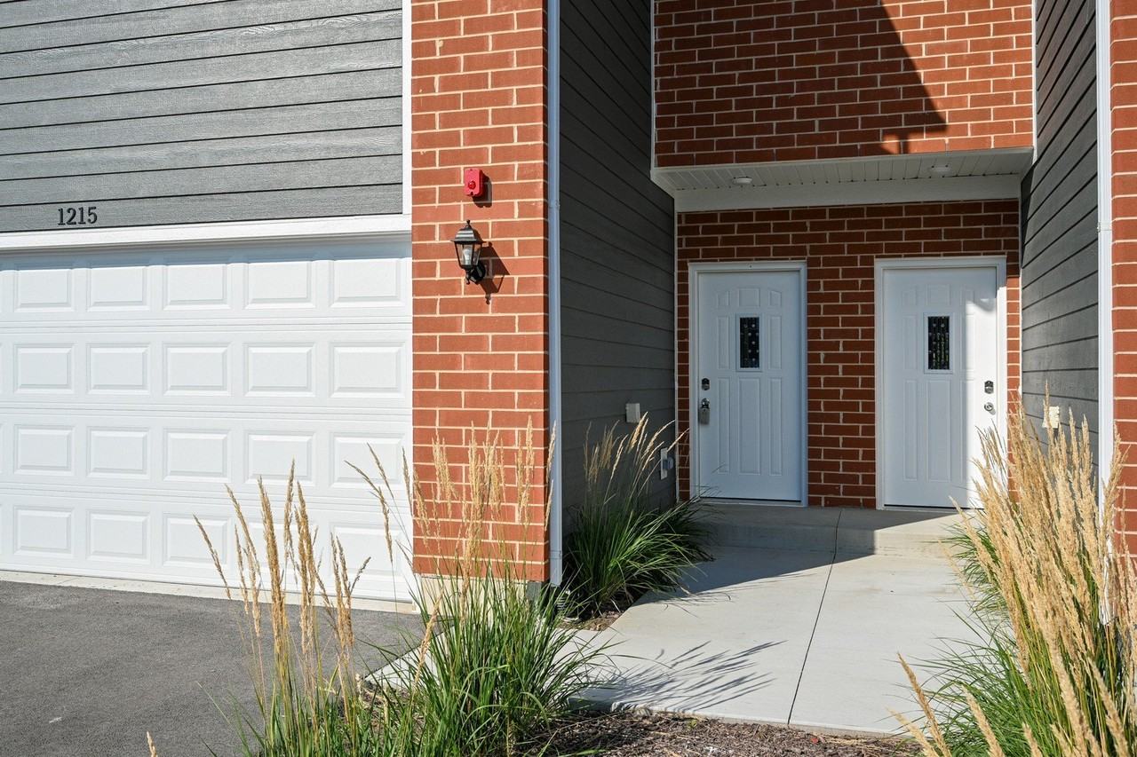 1215 Gillespie Ln - Photo 2 of 21