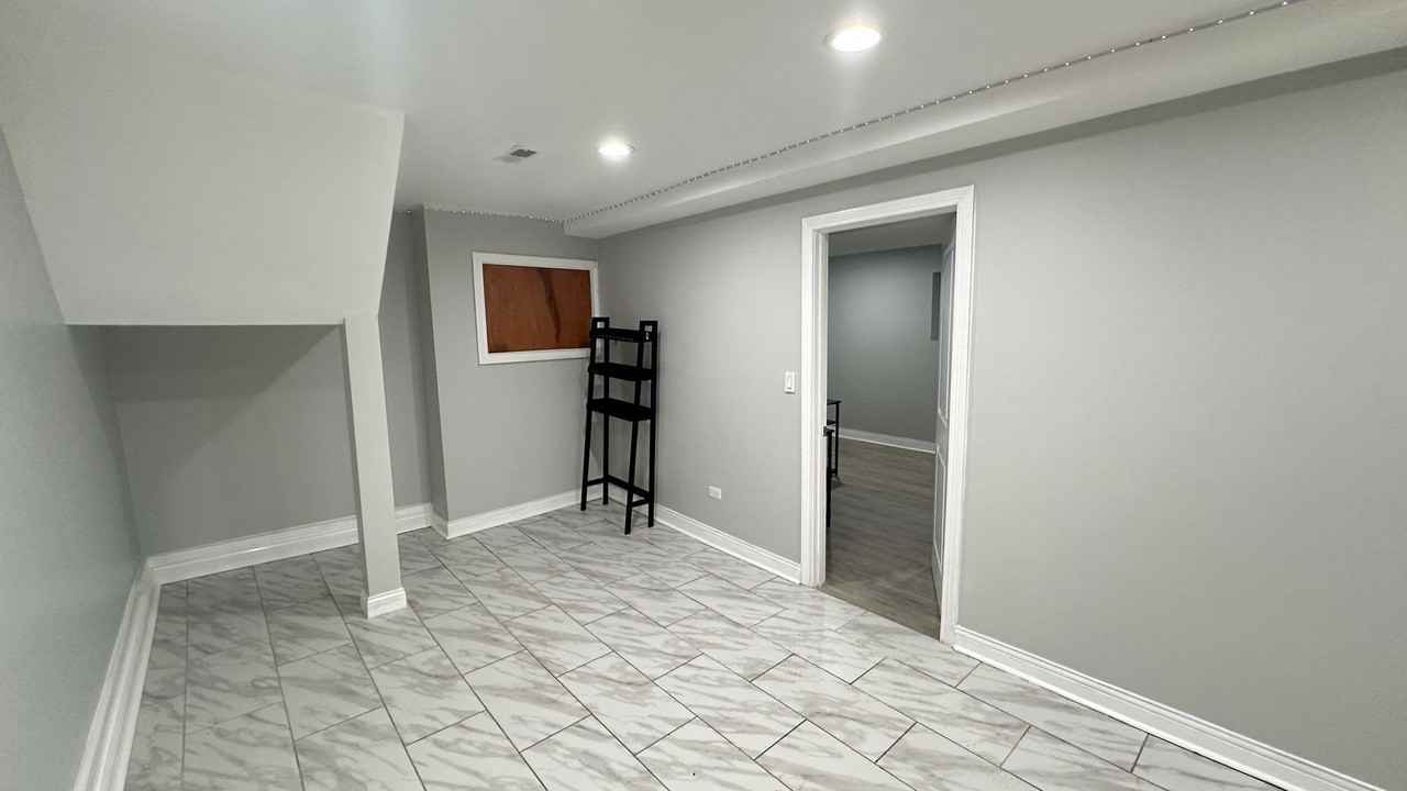 6322 N Lakewood Ave #G - Photo 2 of 11