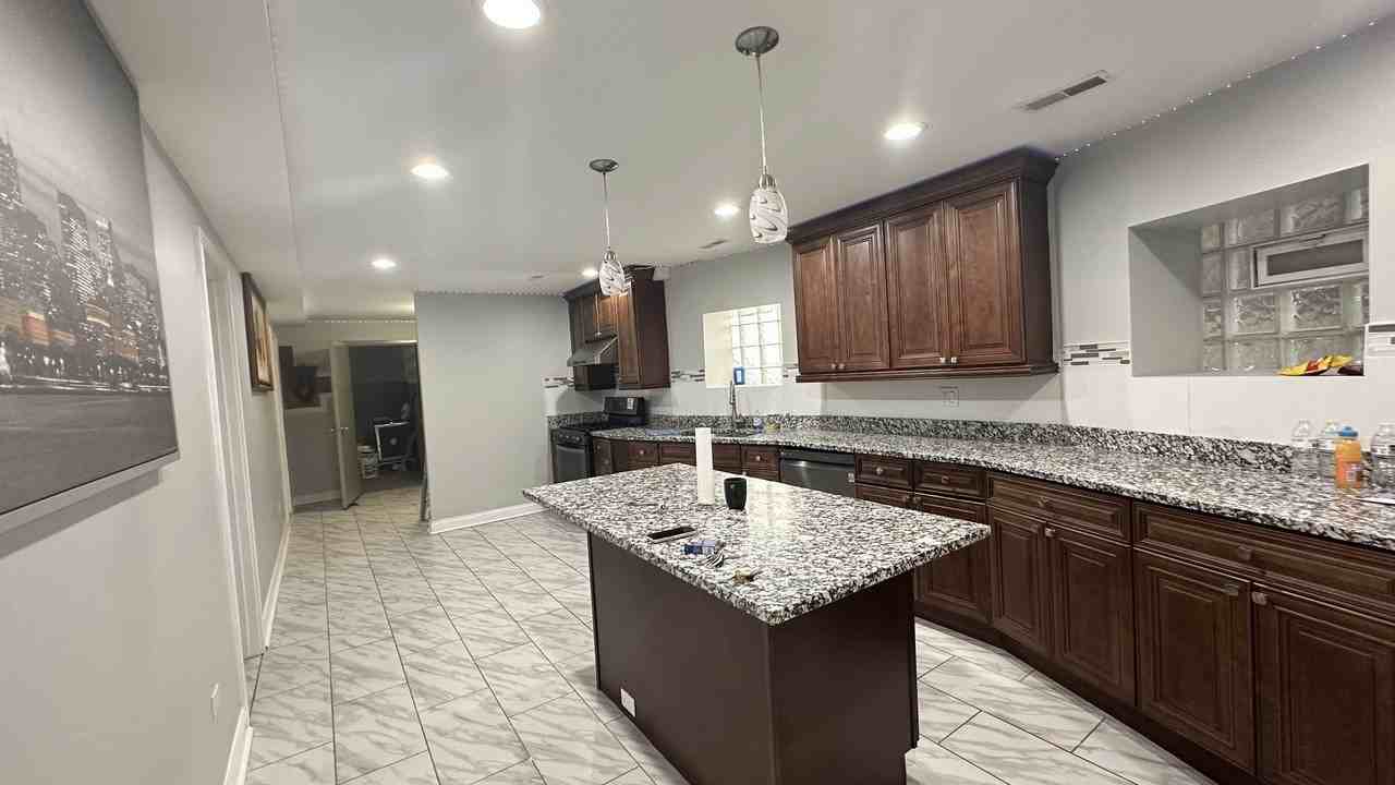 6322 N Lakewood Ave #G - Photo 5 of 11