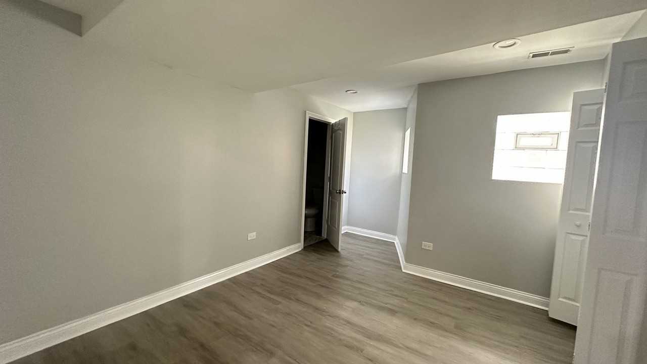 6322 N Lakewood Ave #G - Photo 6 of 11