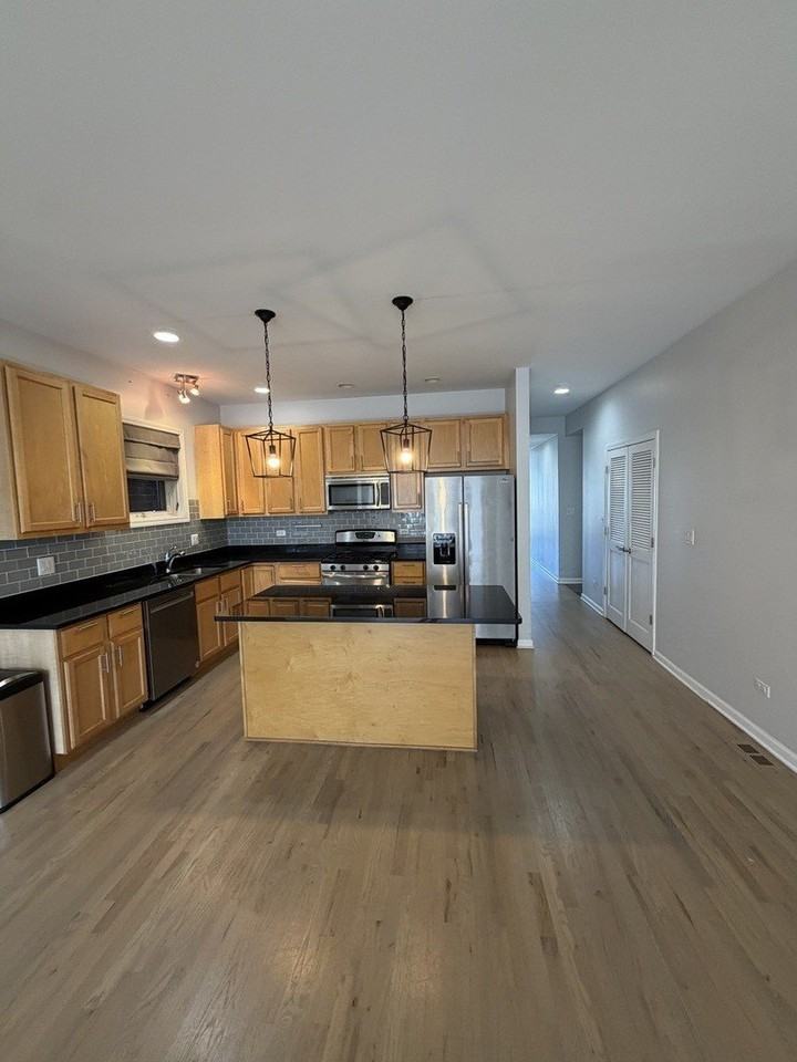 1610 W Grand Ave #3A - Photo 5 of 12