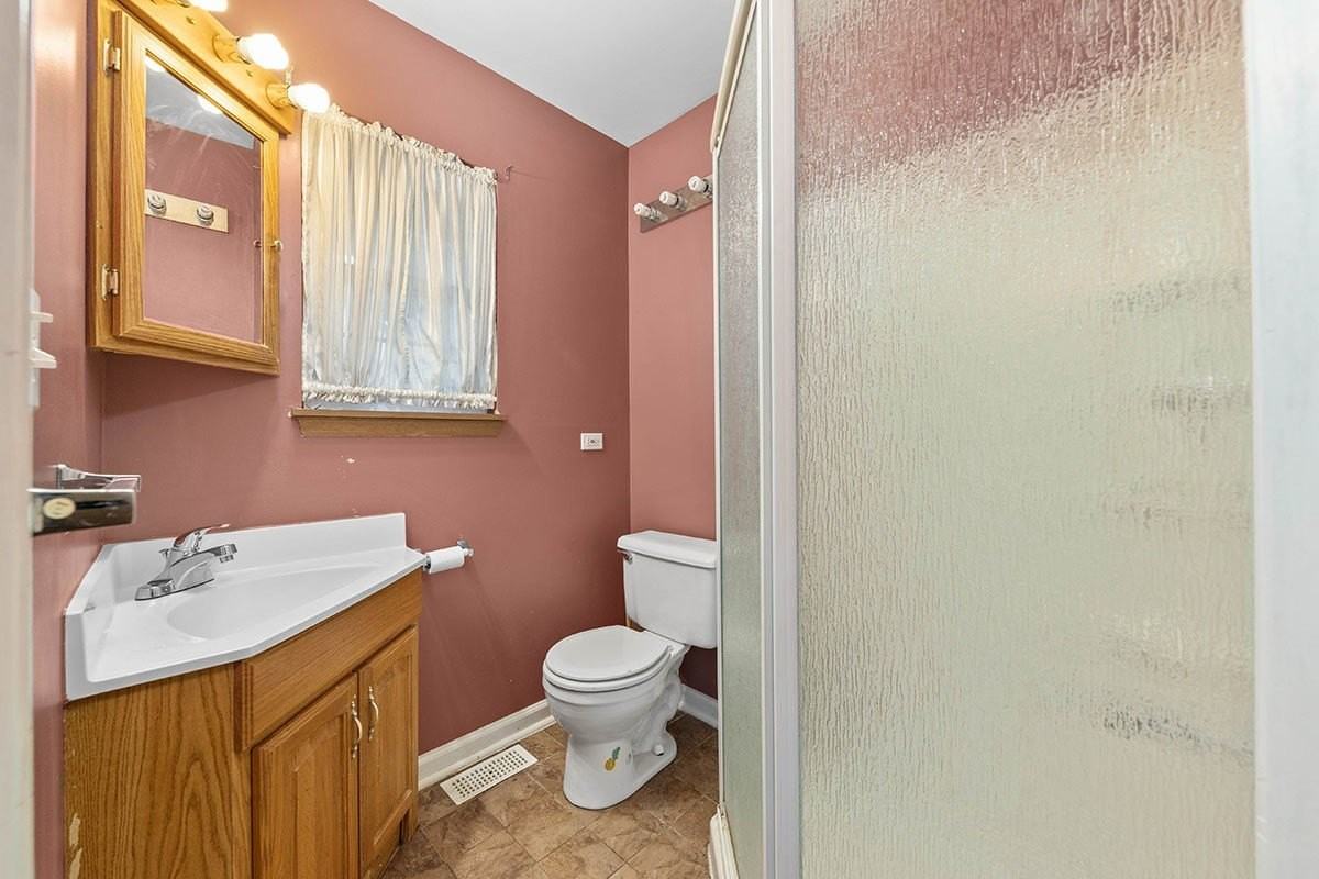 3202 Whitney Rd - Photo 5 of 28
