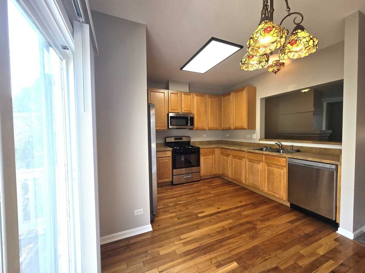 652 S Rosehall Ln - Photo 4 of 19