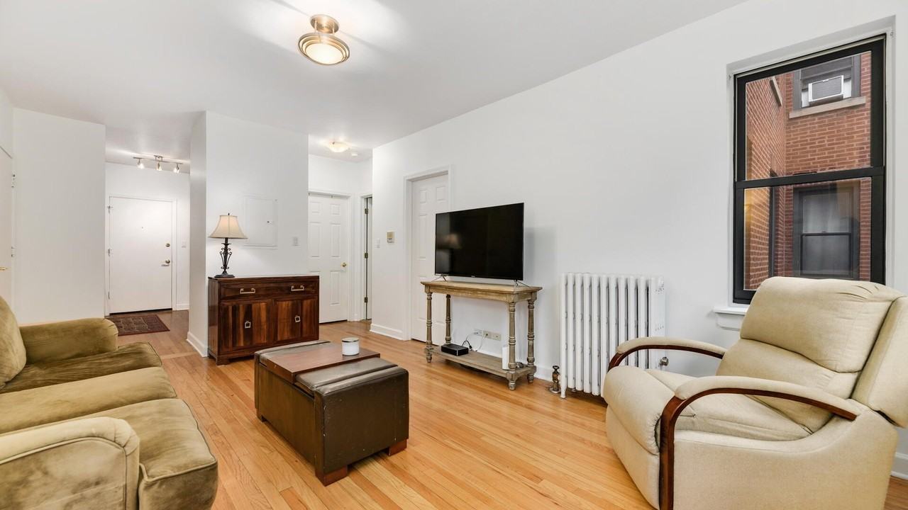 1850 W Lunt Ave #2 - Photo 5 of 15