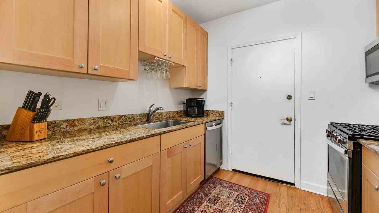 1850 W Lunt Ave #2 - Photo 6 of 15