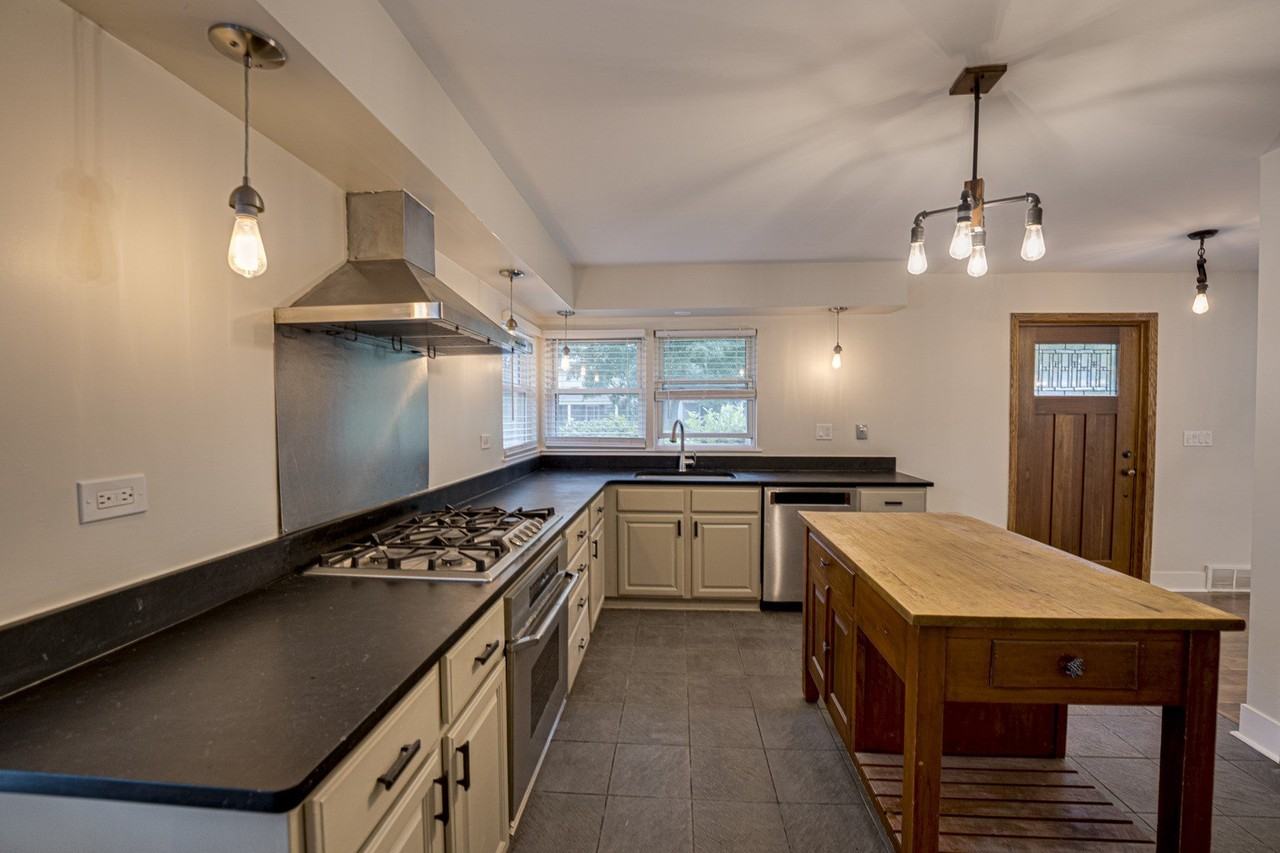 219 Spring Ave - Photo 3 of 41
