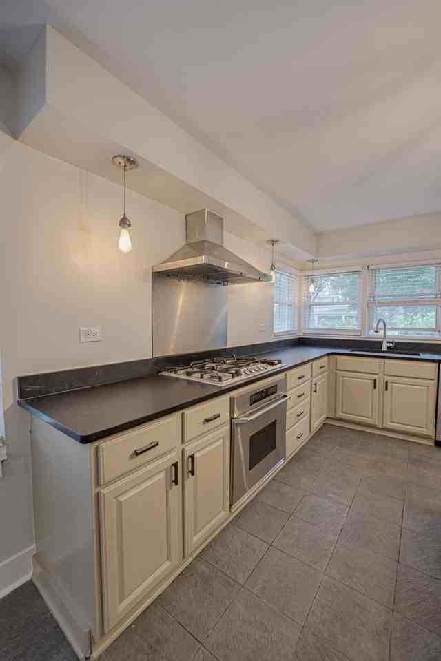 219 Spring Ave - Photo 7 of 41