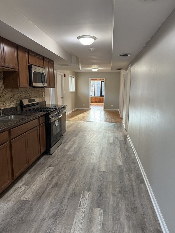 33 N Cass Ave #2 - Photo 3 of 12