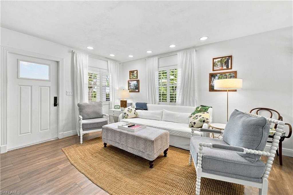 1342 11th St N - Photo 3 of 34