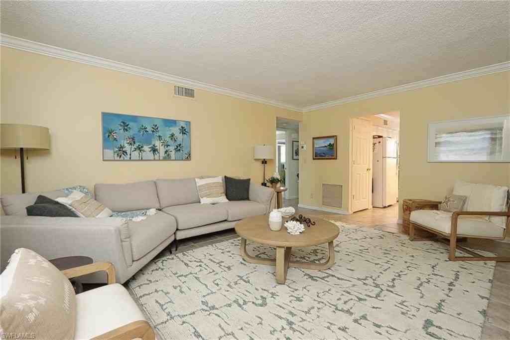 940 3rd St S #101 - Photo 3 of 17