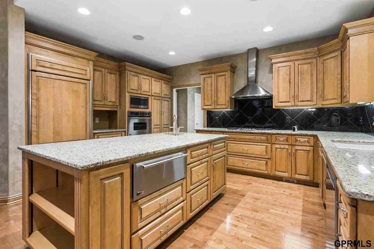 1427 N 133rd St - Photo 6 of 29