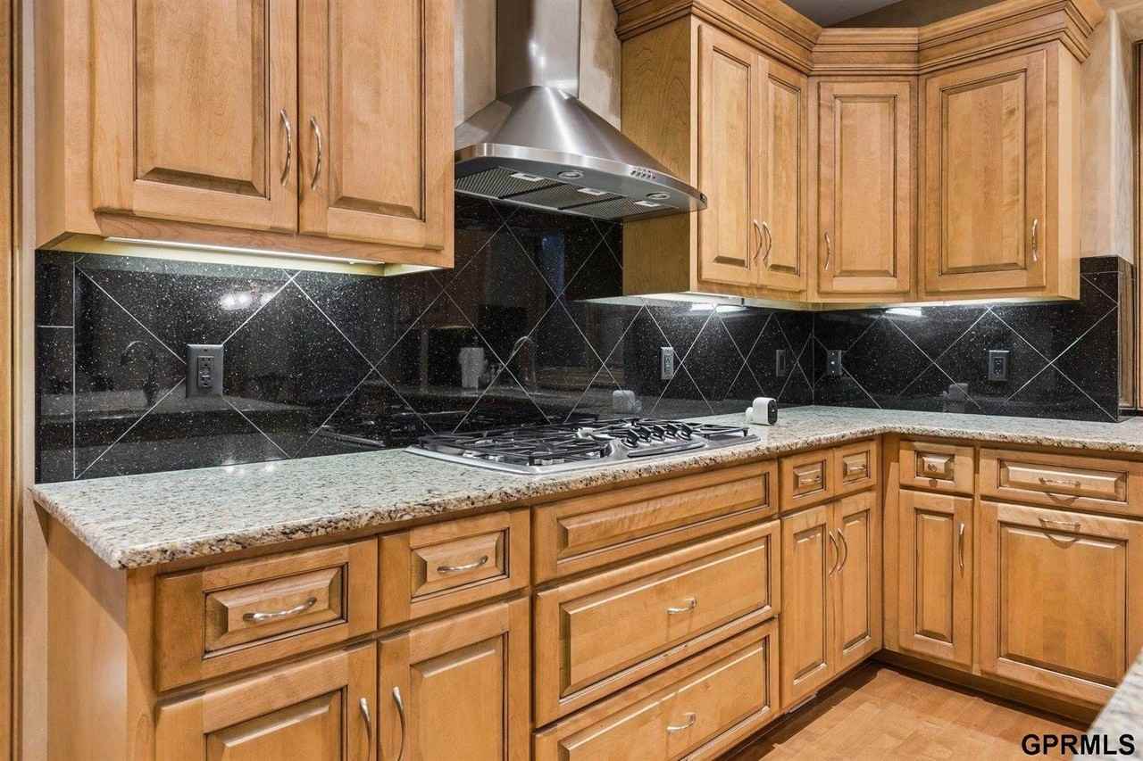 1427 N 133rd St - Photo 7 of 29