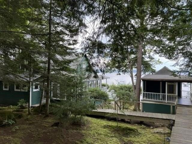 211 Lake Ave