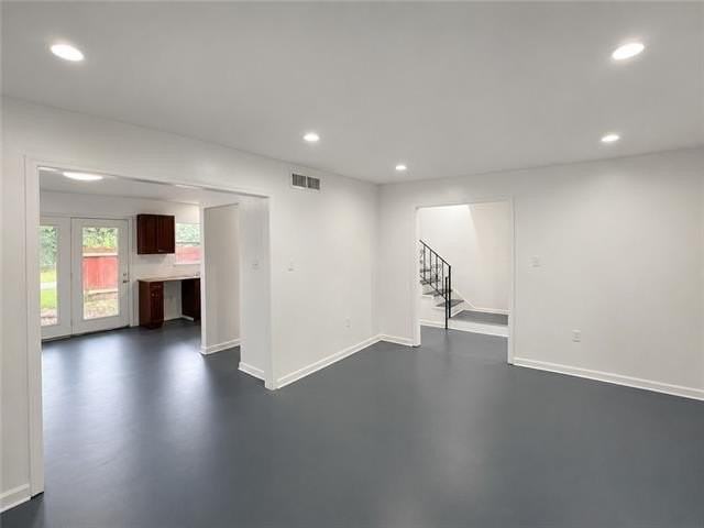 7702 Belcrest Pl - Photo 2 of 17