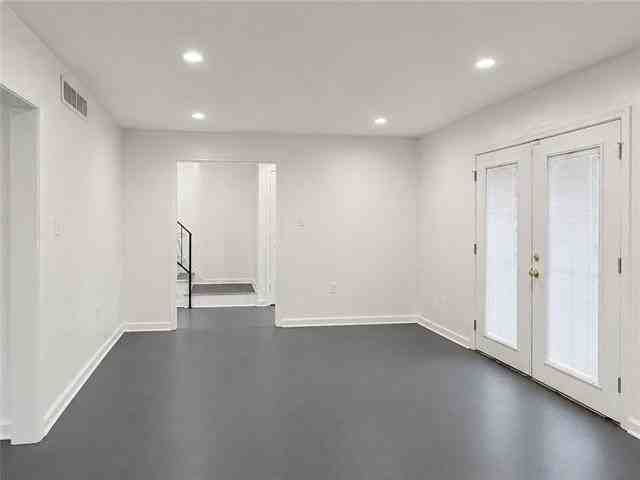 7702 Belcrest Pl - Photo 3 of 17