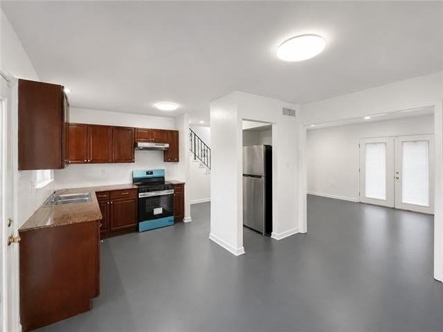 7702 Belcrest Pl - Photo 5 of 17