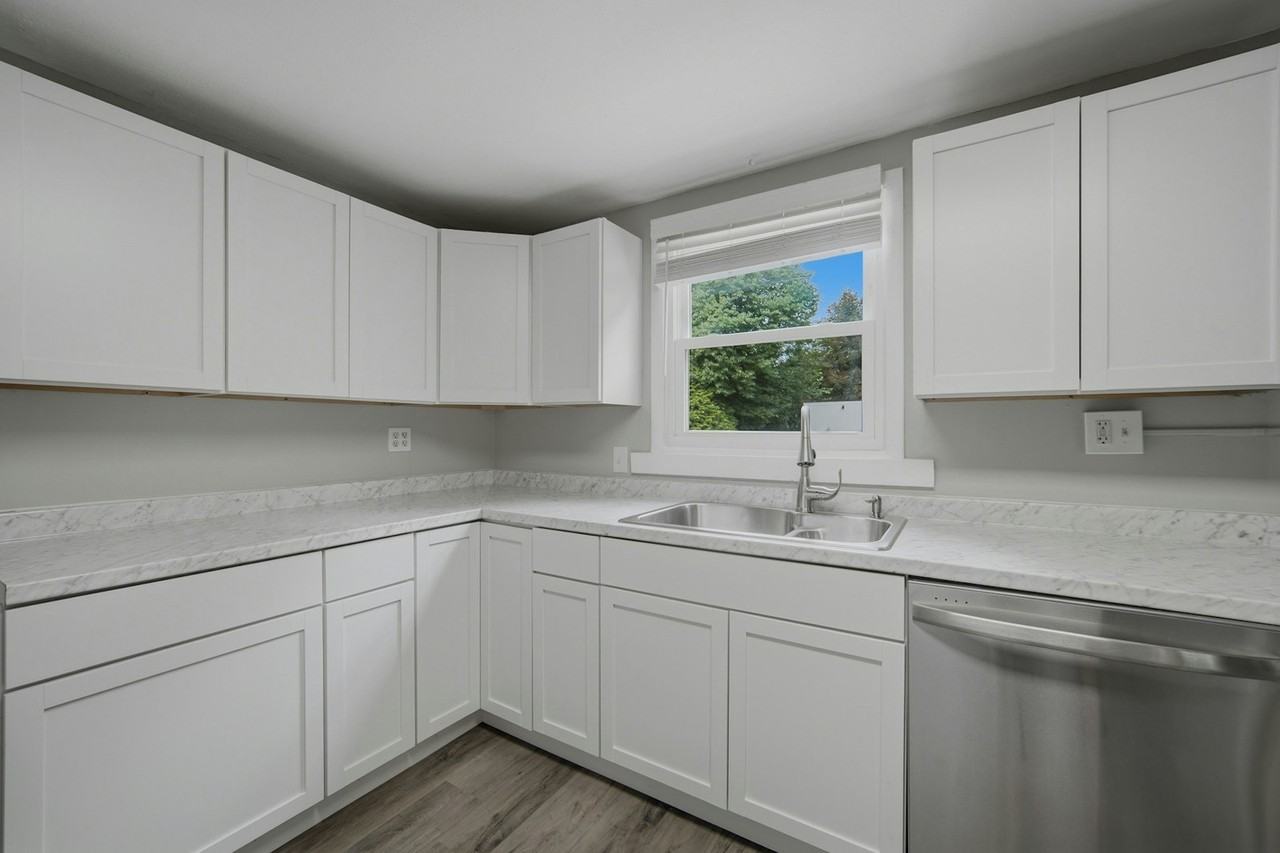 101 Douglas Avenue - Photo 2 of 44