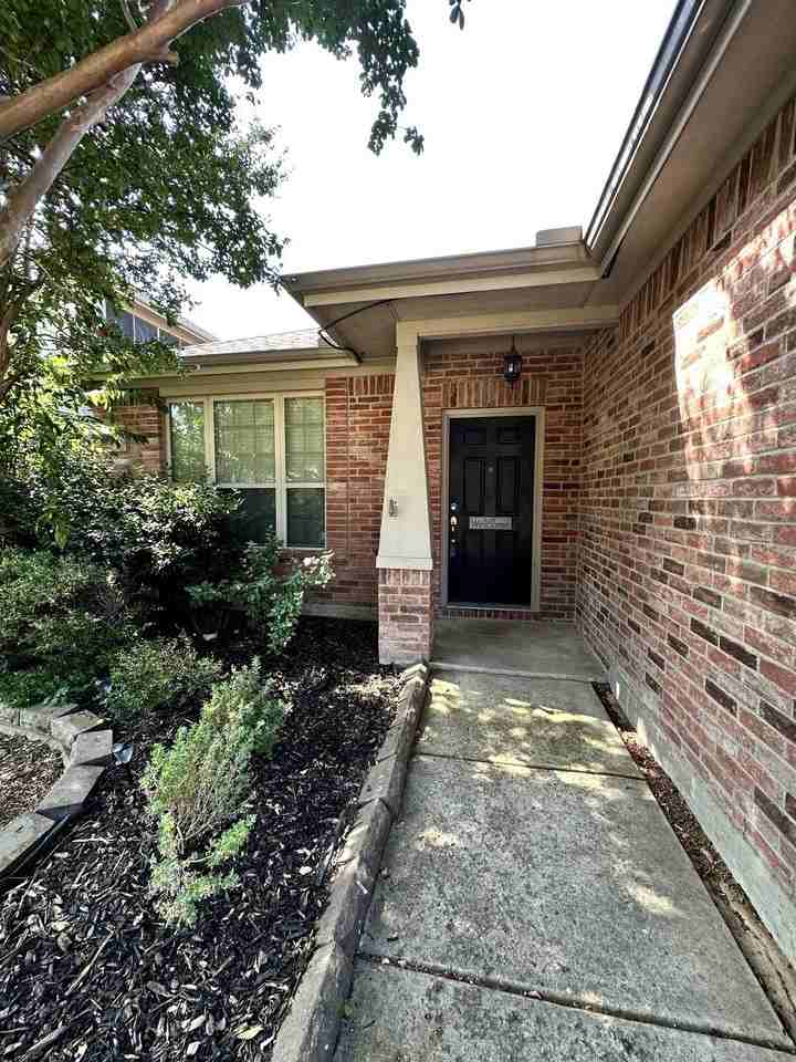 5733 Pebble Ridge Dr - Photo 2 of 26