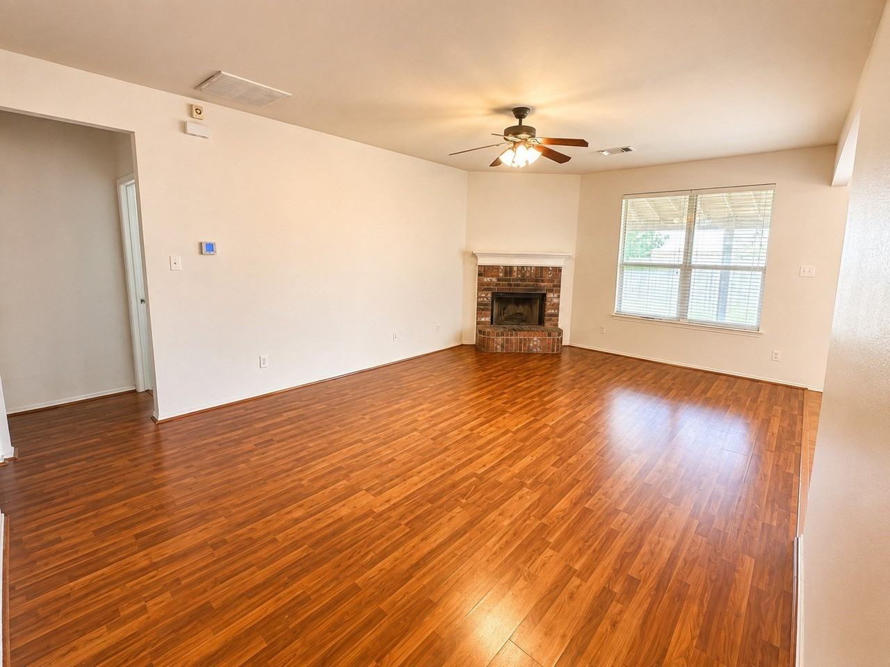 2425 Collier Dr - Photo 2 of 33