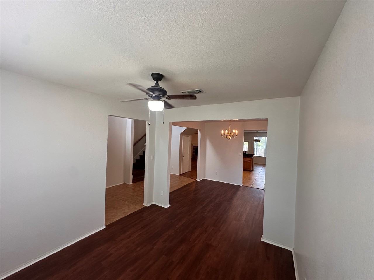 2425 Collier Dr - Photo 7 of 33