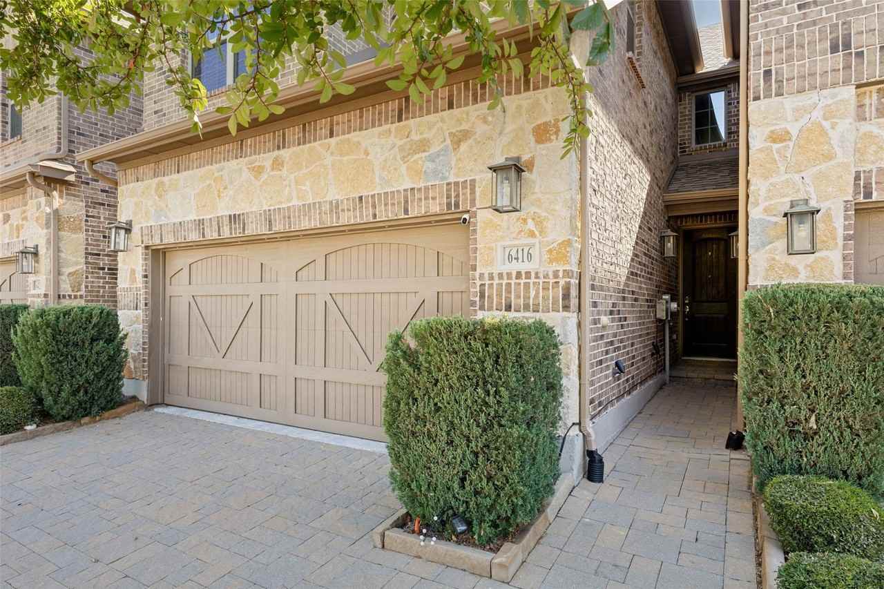 6416 Burbank Way - Photo 3 of 34