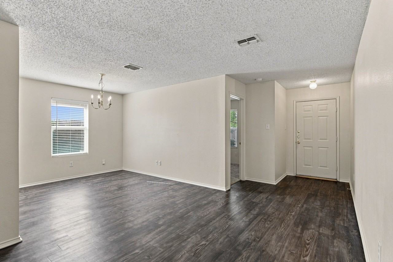 4880 Parkview Hills Ln - Photo 7 of 30
