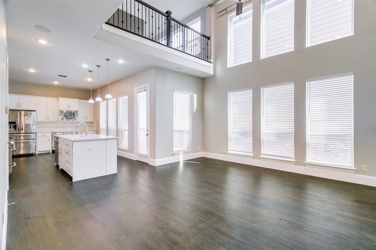 766 E Main St - Photo 2 of 16