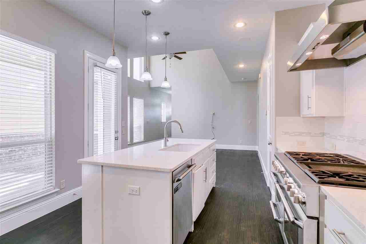 766 E Main St - Photo 6 of 16