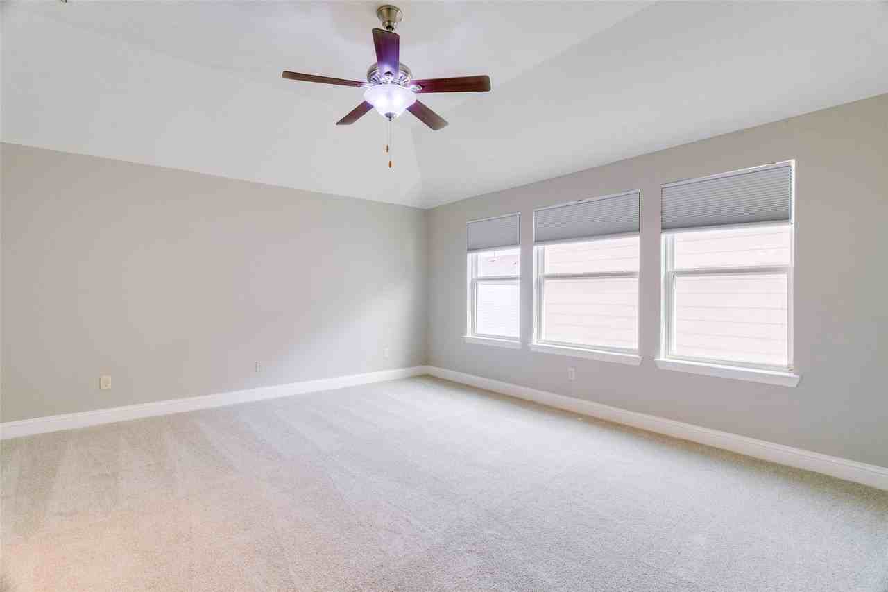 766 E Main St - Photo 7 of 16