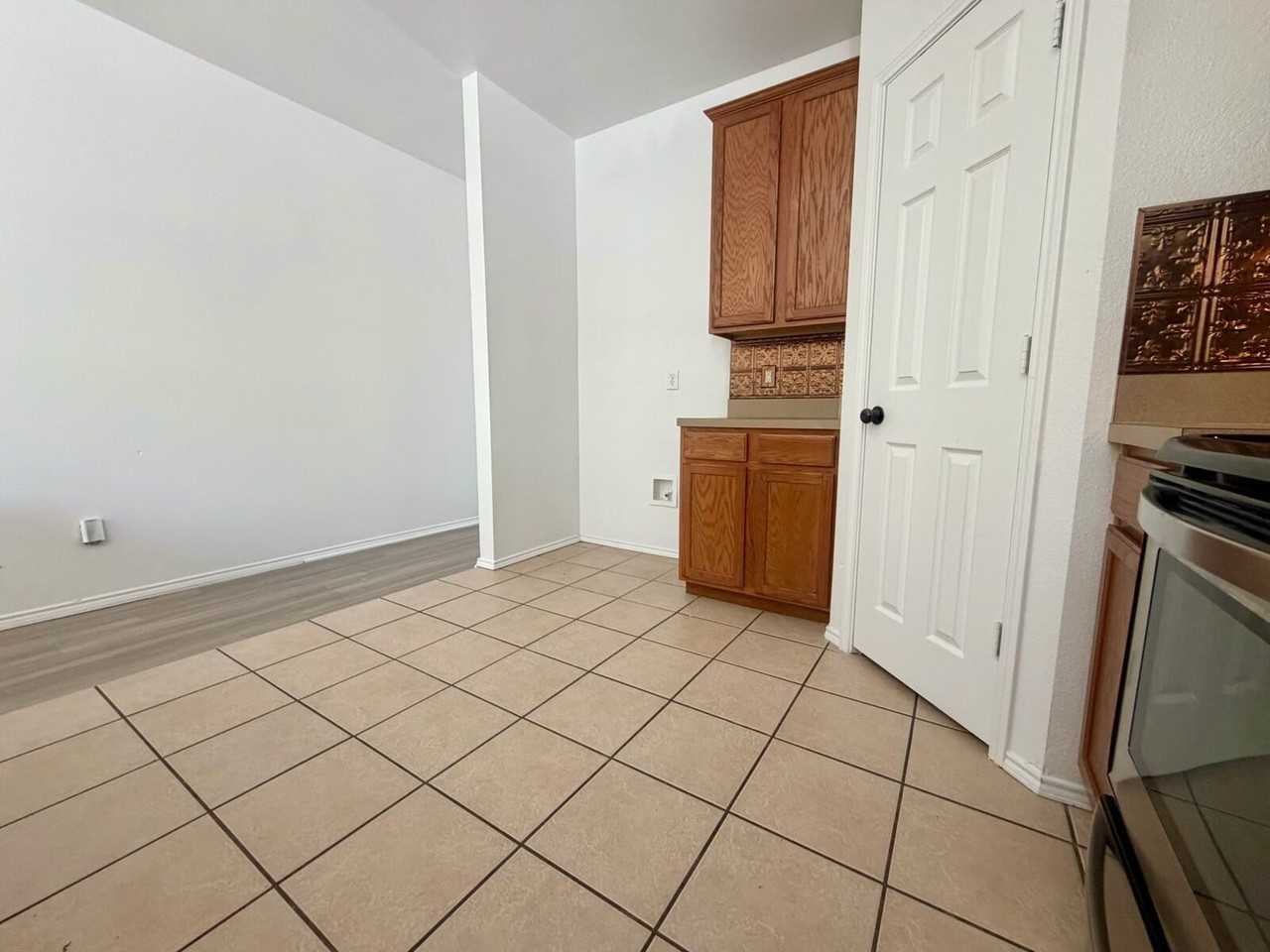 5919 Waterford Dr - Photo 5 of 21
