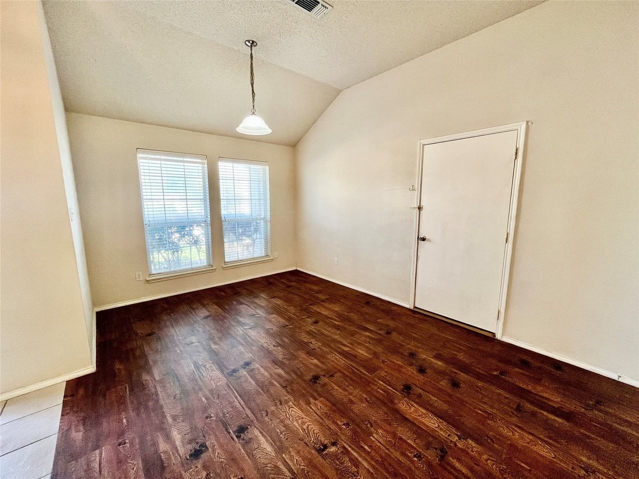 8055 Raleigh Dr - Photo 6 of 32