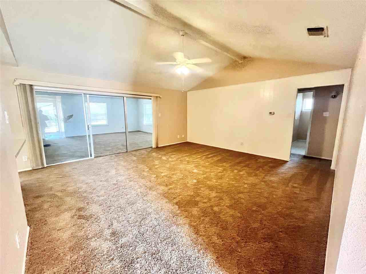 1811 Redwood St - Photo 3 of 22