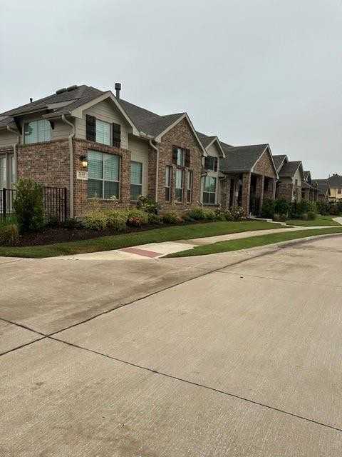 2621 Chablis Dr - Photo 3 of 24
